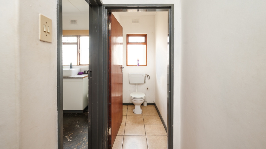 5 Bedroom Property for Sale in Napier Western Cape